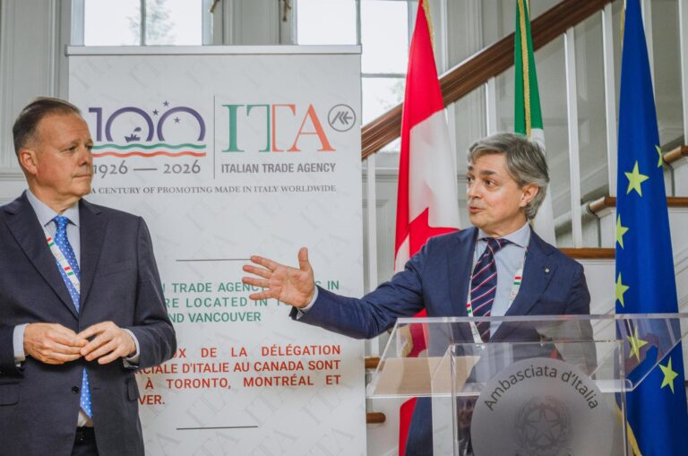 Da sinistra verso destra, il Presidente di Veronafiere e Vinitaly, Federico Bricolo e l'Ambasciatore d'Italia in Canada Alessandro Cattaneo