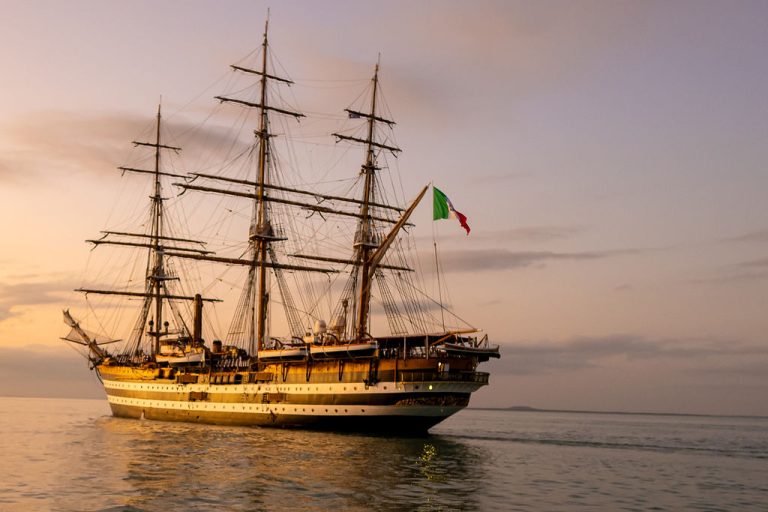 Amerigo Vespucci in navigazione