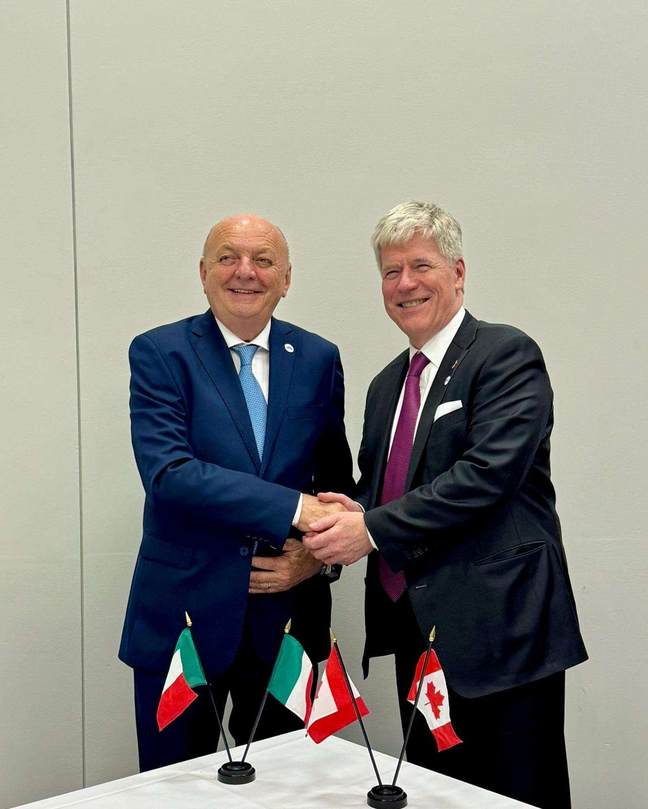 A sinistra il ministro dell’Ambiente e della Sicurezza energetica Gilberto Pichetto Fratin e a destra Il ministro canadese dell’Energia e delle Risorse Naturali Tim Hodgson.